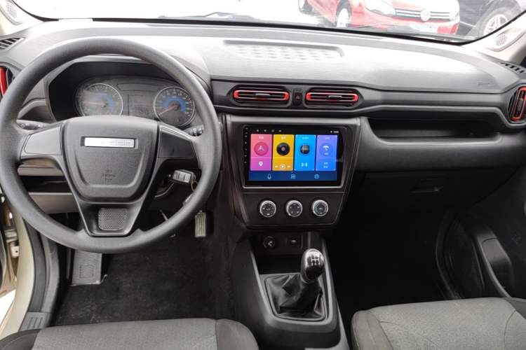 Used Dongfeng Fengon 380 2022 1.5L Comfort-Class Passenger Vehicle (Steel Spring) with 5 Seats Audio And AC Panel
