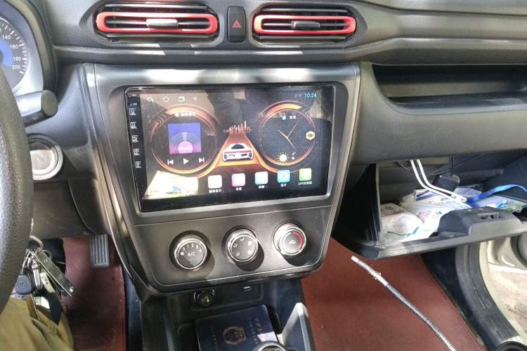 Used Dongfeng Fengon 380 2022 1.5L Standard Edition 7-Seater Passenger Vehicle Audio And AC Panel