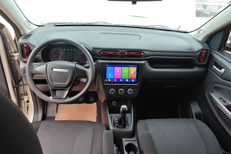 Used Dongfeng Fengon 380 2022 1.5L Comfort-Class Passenger Vehicle (Steel Spring) with 7 Seats Center Console