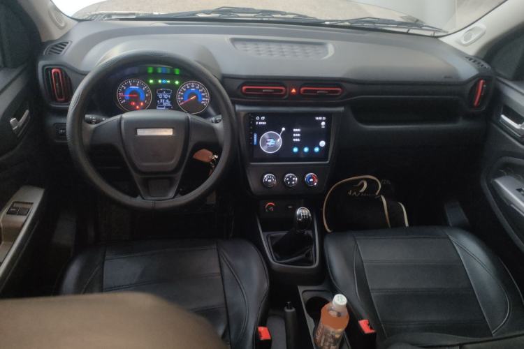 Used Dongfeng Fengon 380 2022 1.5L Comfort-Class Passenger Vehicle (Steel Spring) with 7 Seats Center Console