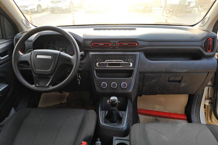 Used Dongfeng Fengon 380 2022 1.5L Comfort-Class Passenger Vehicle (Steel Spring) with 7 Seats Center Console