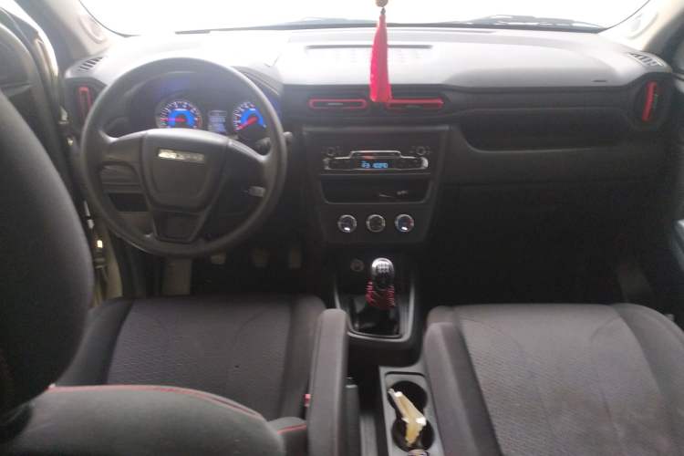 Used Dongfeng Fengon 380 2022 1.5L Comfort-Class Passenger Vehicle (Steel Spring) with 7 Seats Center Console