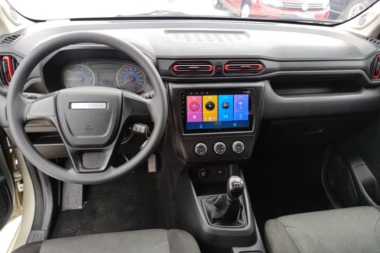 Used Dongfeng Fengon 380 2022 1.5L Comfort-Class Passenger Vehicle (Steel Spring) with 5 Seats Center Console