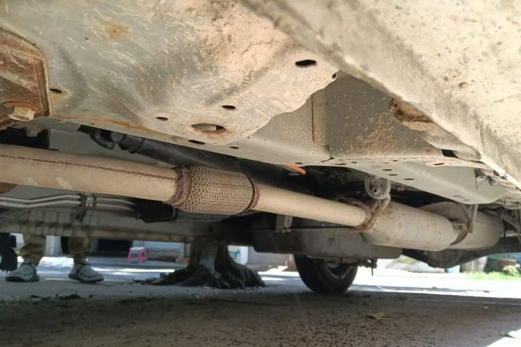 Used Dongfeng Fengon 380 2022 1.5L Standard Edition 7-Seater Passenger Vehicle Chassis Front Left