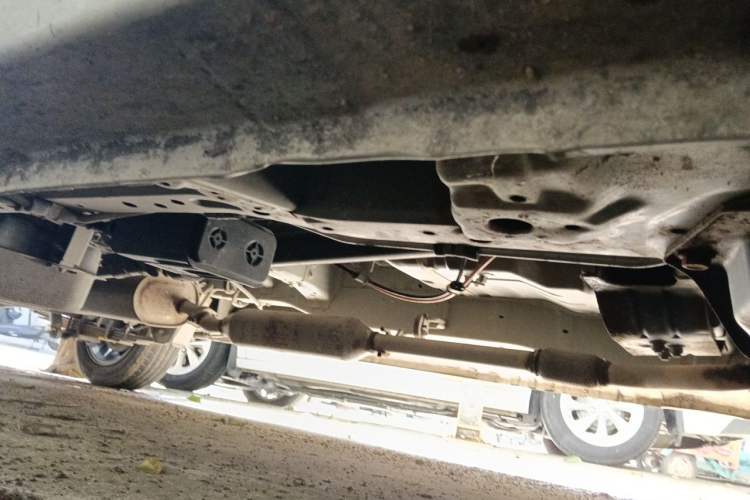 Used Dongfeng Fengon 380 2022 1.5L Standard Edition 7-Seater Passenger Vehicle Chassis Front Right