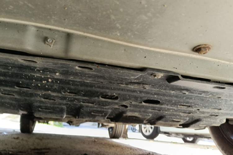 Used Dongfeng Fengon 380 2022 1.5L Standard Edition 7-Seater Passenger Vehicle Chassis Front