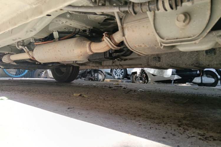 Used Dongfeng Fengon 380 2022 1.5L Standard Edition 7-Seater Passenger Vehicle Chassis Rear Left