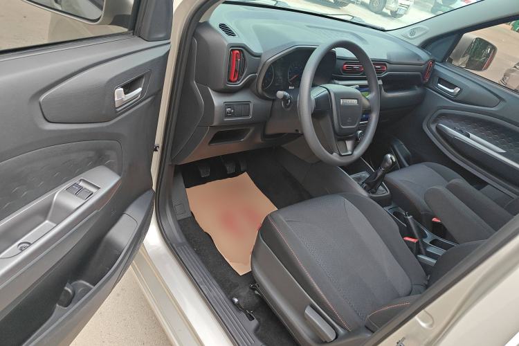 Used Dongfeng Fengon 380 2022 1.5L Comfort-Class Passenger Vehicle (Steel Spring) with 7 Seats Driver Seat