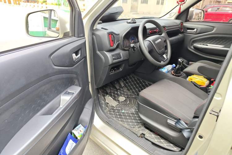 Used Dongfeng Fengon 380 2022 1.5L Comfort-Class Passenger Vehicle (Steel Spring) with 7 Seats Driver Seat