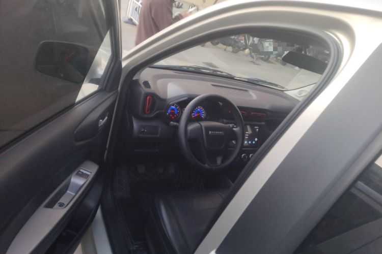 Used Dongfeng Fengon 380 2022 1.5L Comfort-Class Passenger Vehicle (Steel Spring) with 7 Seats Driver Seat
