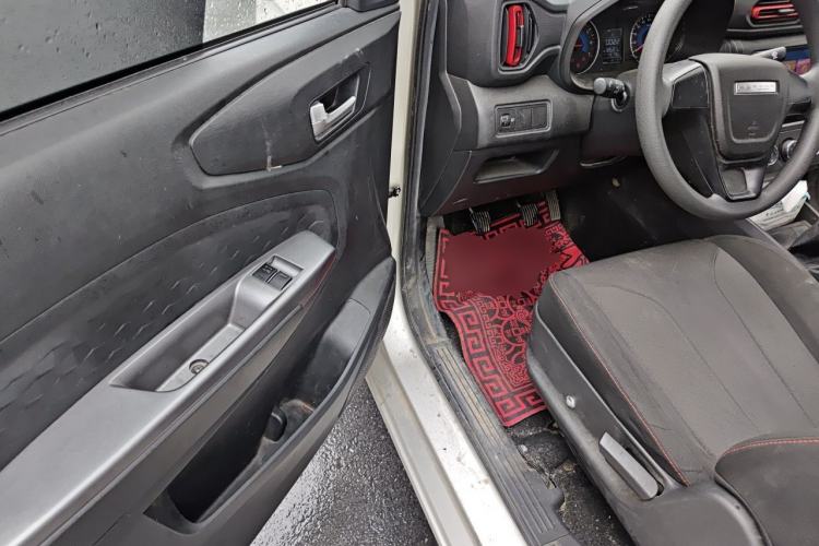 Used Dongfeng Fengon 380 2022 1.5L Comfort-Class Passenger Vehicle (Steel Spring) with 5 Seats Driver Seat