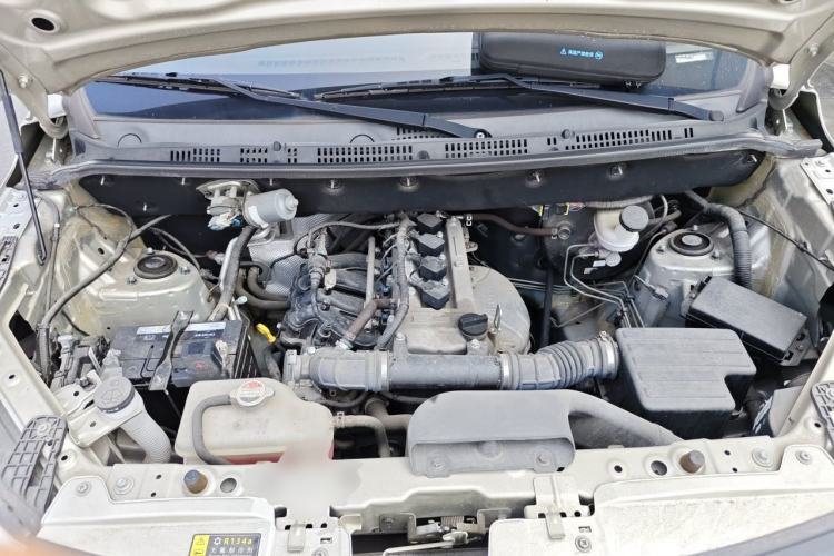 Used Dongfeng Fengon 380 2022 1.5L Comfort-Class Passenger Vehicle (Steel Spring) with 7 Seats Engine Bay