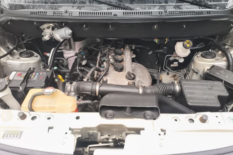 Used Dongfeng Fengon 380 2022 1.5L Comfort-Class Passenger Vehicle (Spiral Spring) – 7 Seats Engine Bay