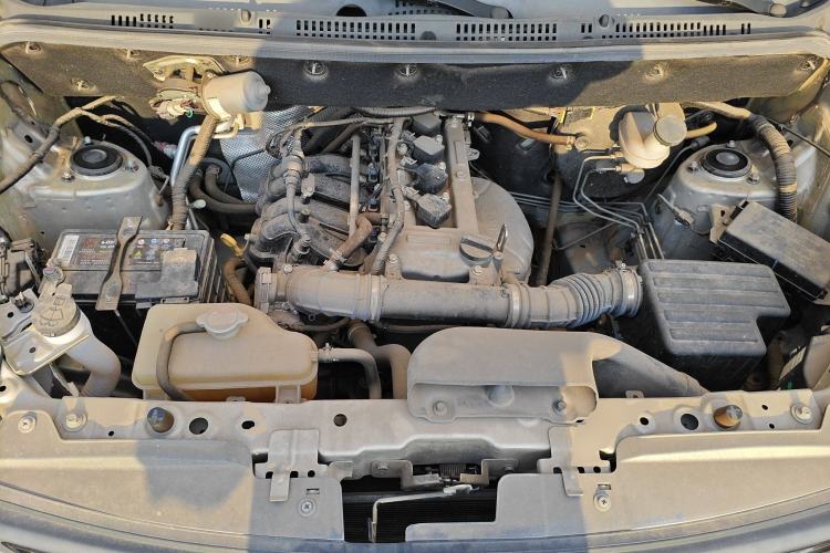 Used Dongfeng Fengon 380 2022 1.5L Comfort-Class Passenger Vehicle (Steel Spring) with 7 Seats Engine Bay