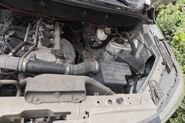 Used Dongfeng Fengon 380 2022 1.5L Comfort-Class Passenger Vehicle (Steel Spring) with 5 Seats Engine Bay Left