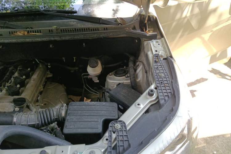 Used Dongfeng Fengon 380 2022 1.5L Standard Edition 7-Seater Passenger Vehicle Engine Bay Left
