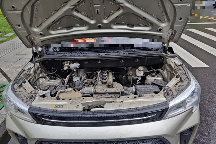 Used Dongfeng Fengon 380 2022 1.5L Comfort-Class Passenger Vehicle (Steel Spring) with 5 Seats Engine Bay