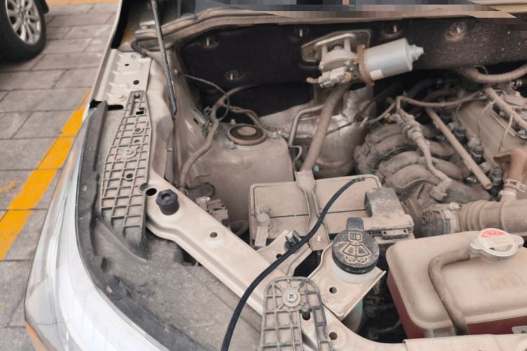 Used Dongfeng Fengon 380 2022 1.5L Comfort-Class Passenger Vehicle (Spiral Spring) – 7 Seats Engine Bay Right