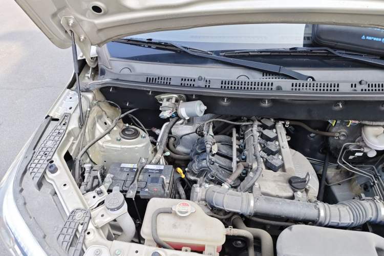 Used Dongfeng Fengon 380 2022 1.5L Comfort-Class Passenger Vehicle (Steel Spring) with 7 Seats Engine Bay Right