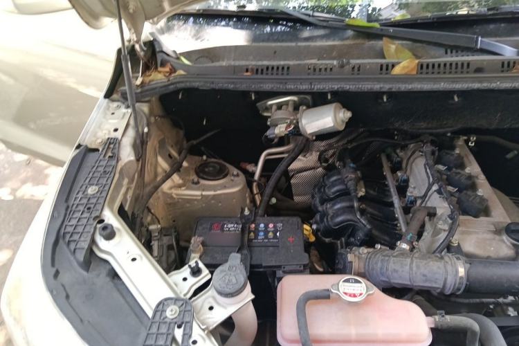 Used Dongfeng Fengon 380 2022 1.5L Standard Edition 7-Seater Passenger Vehicle Engine Bay Right