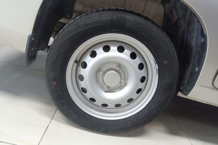 Used Dongfeng Fengon 380 2022 1.5L Standard Edition 7-Seater Passenger Vehicle Exterior 8
