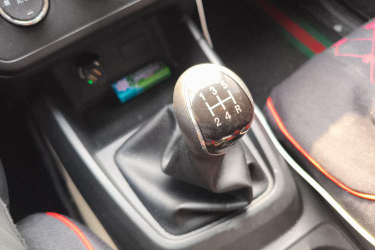 Used Dongfeng Fengon 380 2022 1.5L Comfort-Class Passenger Vehicle (Spiral Spring) – 7 Seats Gear Lever