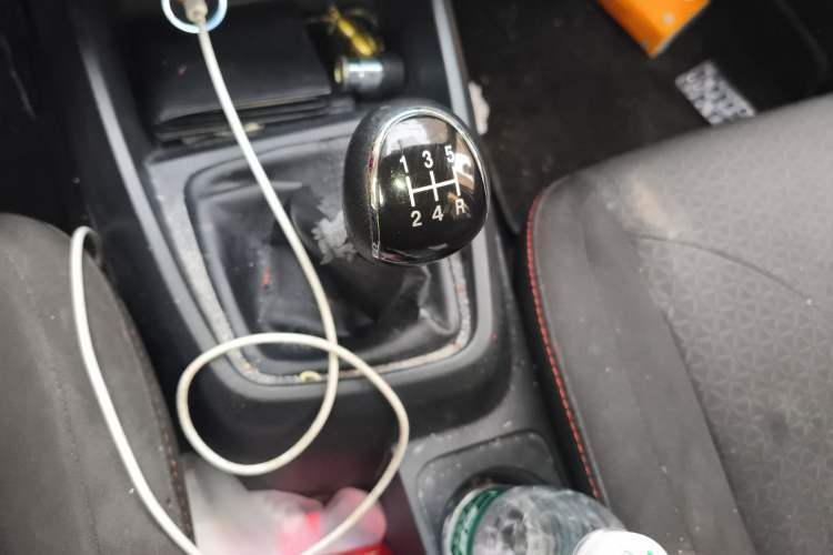 Used Dongfeng Fengon 380 2022 1.5L Comfort-Class Passenger Vehicle (Spiral Spring) – 7 Seats Gear Lever