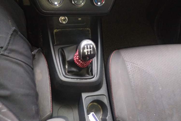 Used Dongfeng Fengon 380 2022 1.5L Comfort-Class Passenger Vehicle (Steel Spring) with 7 Seats Gear Lever
