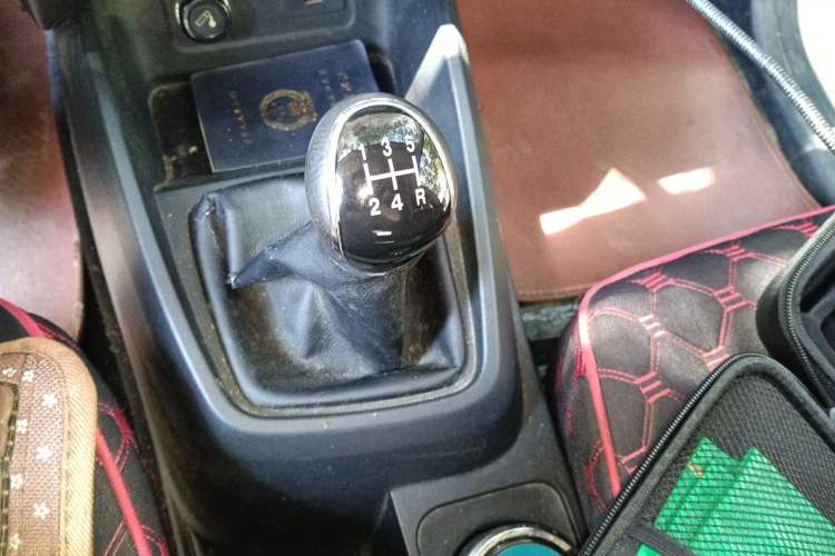 Used Dongfeng Fengon 380 2022 1.5L Standard Edition 7-Seater Passenger Vehicle Gear Lever