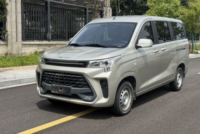 Used Dongfeng Fengon 380 2022 1.5L Standard Edition 7-Seater Passenger Vehicle