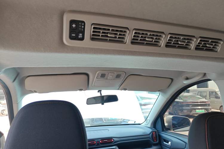 Used Dongfeng Fengon 380 2022 1.5L Comfort-Class Passenger Vehicle (Steel Spring) with 7 Seats Headliner