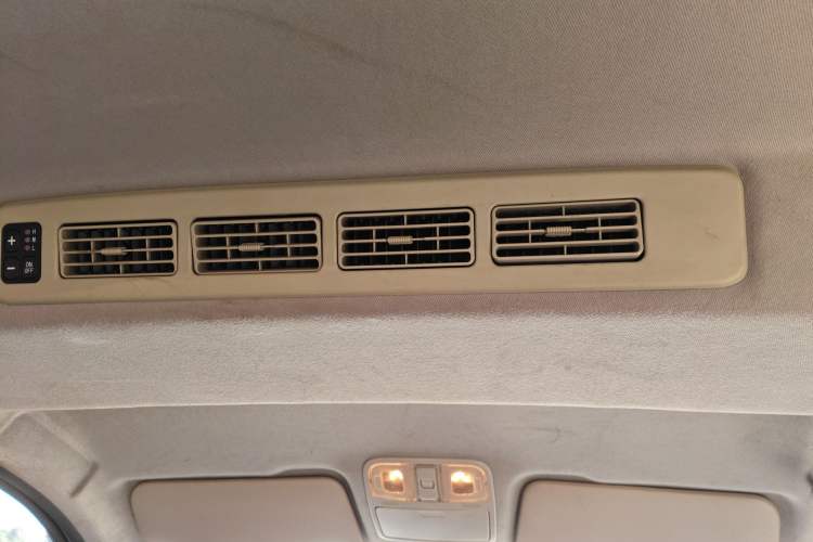Used Dongfeng Fengon 380 2022 1.5L Comfort-Class Passenger Vehicle (Steel Spring) with 7 Seats Headliner