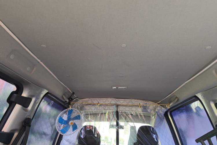 Used Dongfeng Fengon 380 2022 1.5L Comfort-Class Passenger Vehicle (Steel Spring) with 5 Seats Headliner