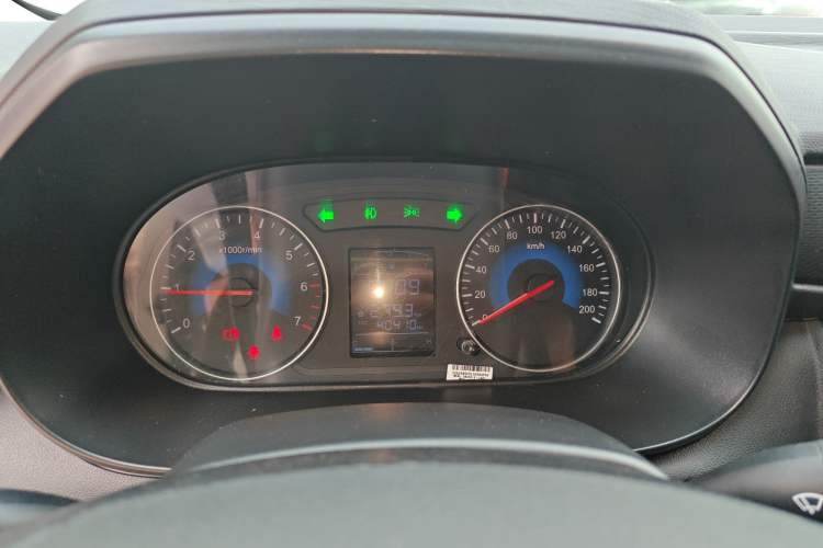 Used Dongfeng Fengon 380 2022 1.5L Comfort-Class Passenger Vehicle (Steel Spring) with 7 Seats Instrument Cluster