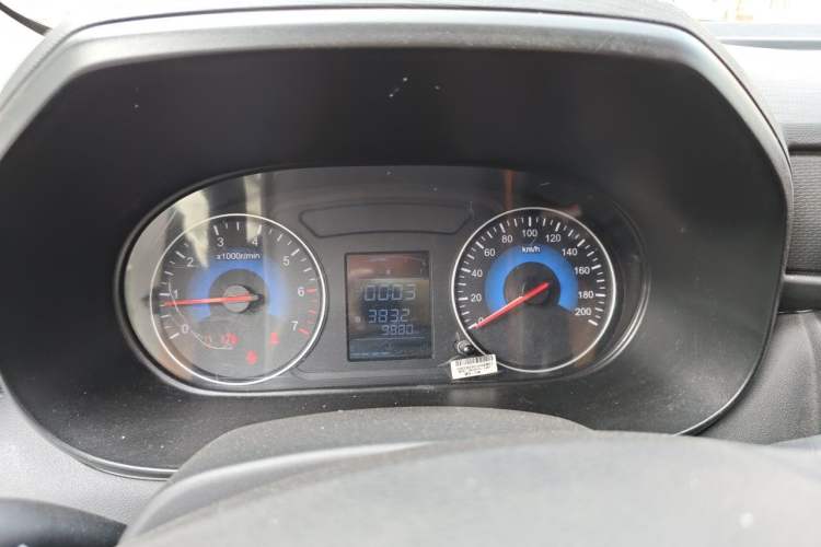 Used Dongfeng Fengon 380 2022 1.5L Comfort-Class Passenger Vehicle (Steel Spring) with 7 Seats Instrument Cluster