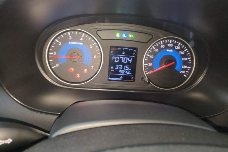Used Dongfeng Fengon 380 2022 1.5L Comfort-Class Passenger Vehicle (Steel Spring) with 7 Seats Instrument Cluster