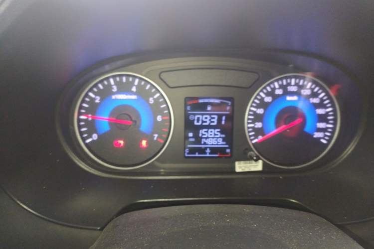 Used Dongfeng Fengon 380 2022 1.5L Comfort-Class Passenger Vehicle (Steel Spring) with 7 Seats Instrument Cluster