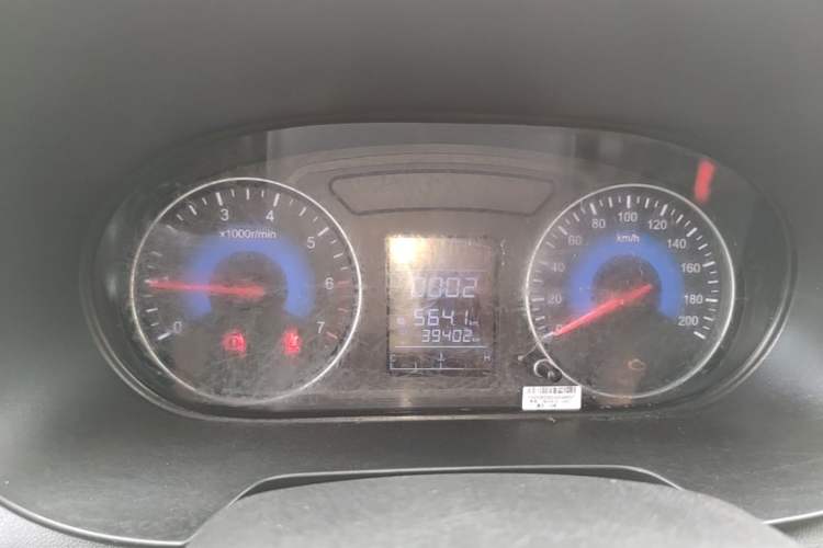 Used Dongfeng Fengon 380 2022 1.5L Comfort-Class Passenger Vehicle (Steel Spring) with 5 Seats Instrument Cluster