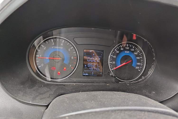Used Dongfeng Fengon 380 2022 1.5L Comfort-Class Passenger Vehicle (Steel Spring) with 5 Seats Instrument Cluster