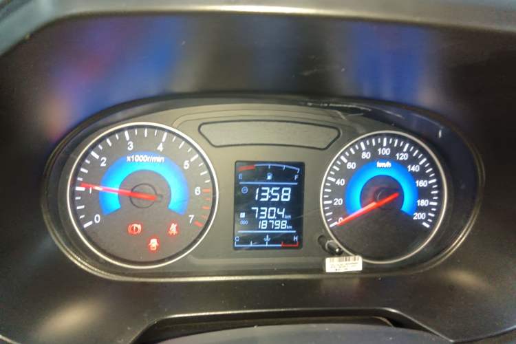 Used Dongfeng Fengon 380 2022 1.5L Standard Edition 7-Seater Passenger Vehicle Instrument Cluster