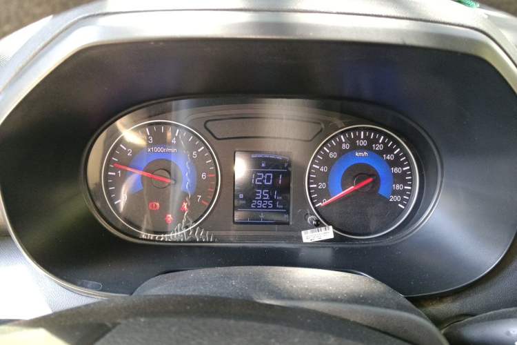 Used Dongfeng Fengon 380 2022 1.5L Standard Edition 7-Seater Passenger Vehicle Instrument Cluster