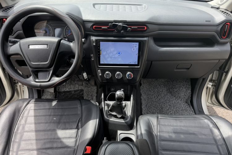 Used Dongfeng Fengon 380 2022 1.5L Standard Edition 7-Seater Passenger Vehicle Interior 1