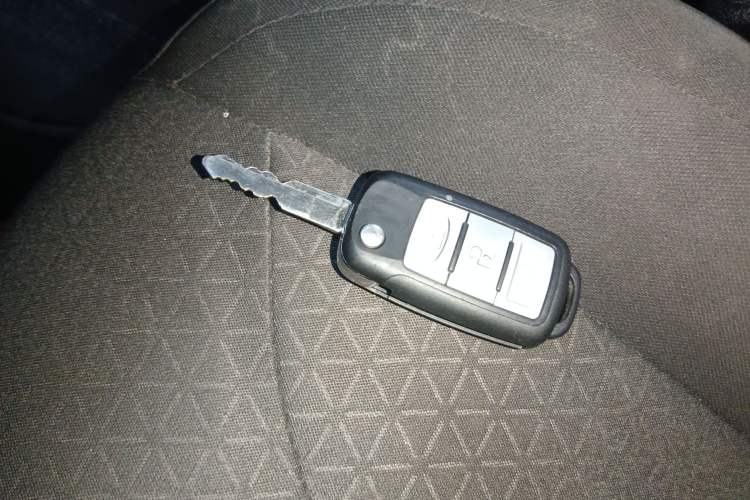 Used Dongfeng Fengon 380 2022 1.5L Standard Edition 7-Seater Passenger Vehicle Interior 1