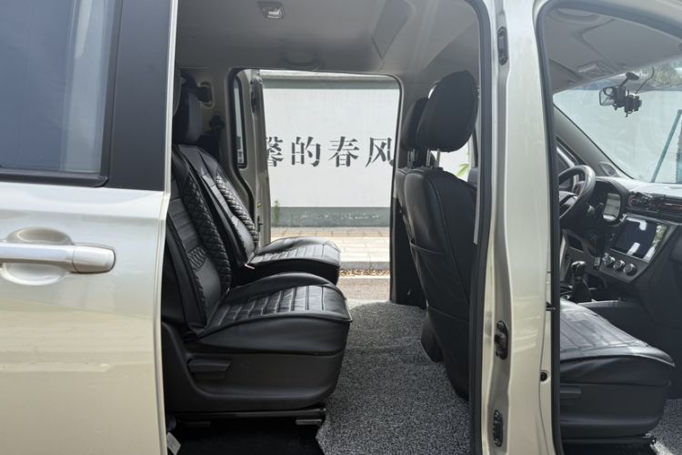 Used Dongfeng Fengon 380 2022 1.5L Standard Edition 7-Seater Passenger Vehicle Interior 4