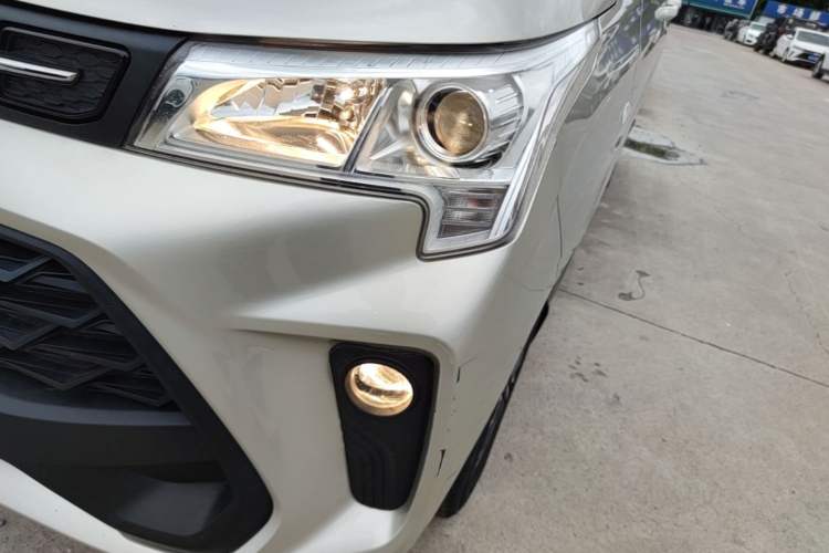 Used Dongfeng Fengon 380 2022 1.5L Comfort-Class Passenger Vehicle (Steel Spring) with 5 Seats Left Front Headlight