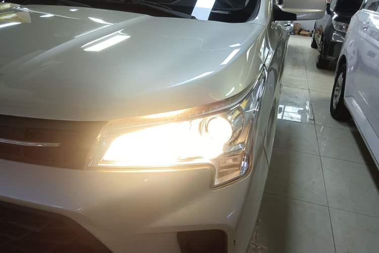 Used Dongfeng Fengon 380 2022 1.5L Standard Edition 7-Seater Passenger Vehicle Left Front Headlight