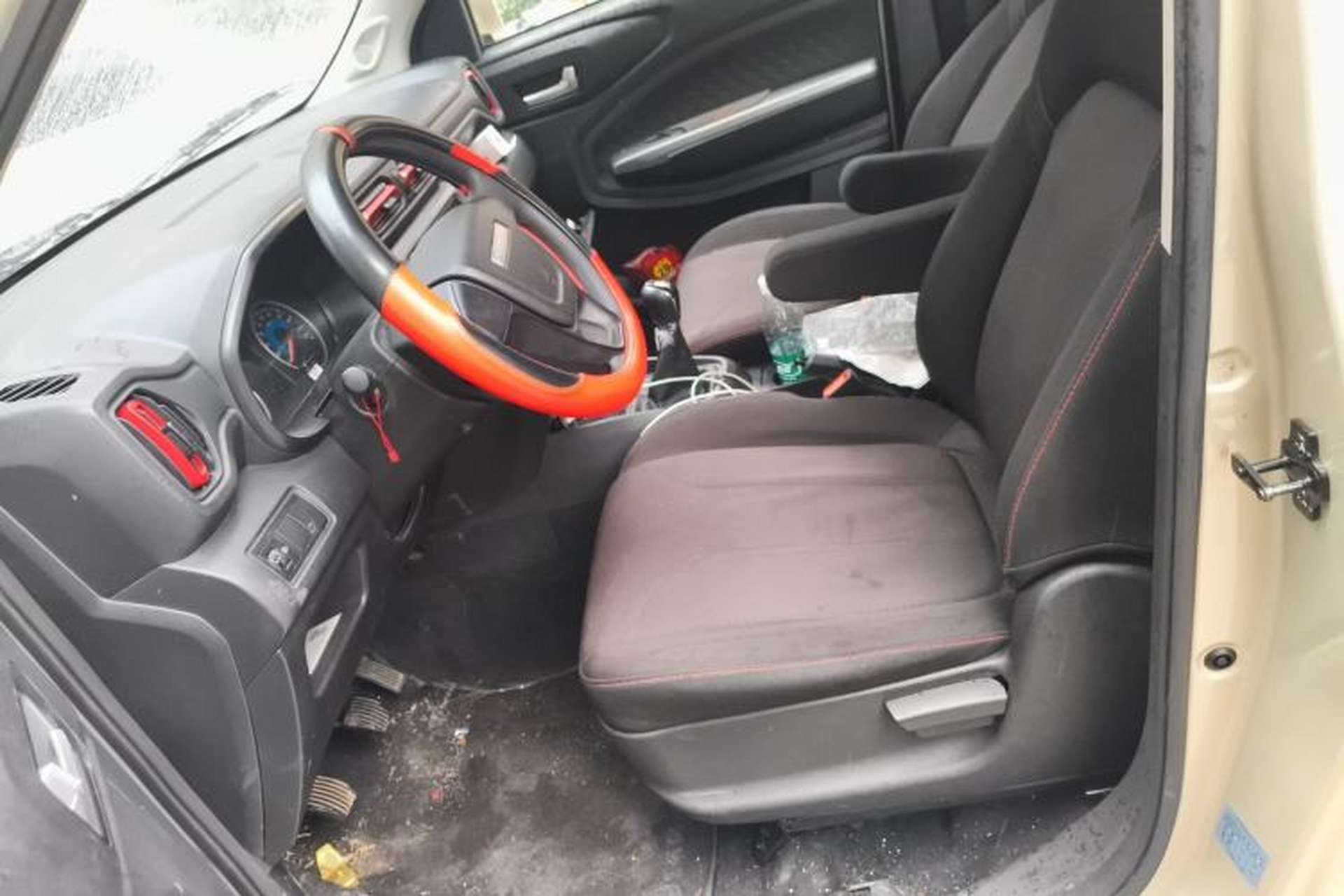 Used Dongfeng Fengon 380 2022 1.5L Comfort-Class Passenger Vehicle (Spiral Spring) – 7 Seats Left Front Seat