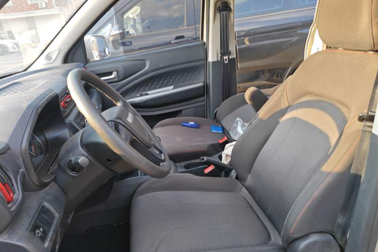 Used Dongfeng Fengon 380 2022 1.5L Comfort-Class Passenger Vehicle (Steel Spring) with 7 Seats Left Front Seat