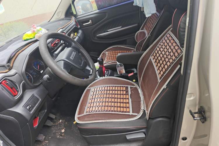 Used Dongfeng Fengon 380 2022 1.5L Comfort-Class Passenger Vehicle (Steel Spring) with 5 Seats Left Front Seat