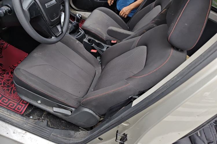 Used Dongfeng Fengon 380 2022 1.5L Comfort-Class Passenger Vehicle (Steel Spring) with 5 Seats Left Front Seat